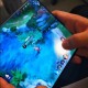Huawei Mate X продолжает удивлять, превращаясь во время игры King of Glory в 8-дюймовый планшет