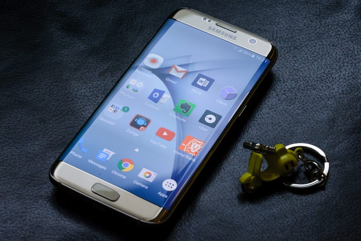 Старшая модель нового флагманского телефона Самсунг будет называться Galaxy S8+