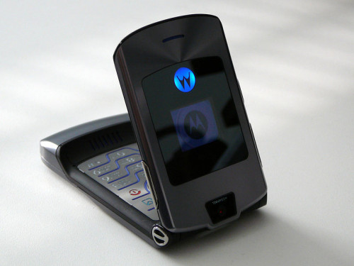 Motorola RAZR возродится как дорогой складной телефон