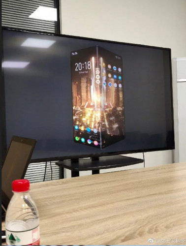 Складной телефон Vivo iQOO с экранной поверхностью